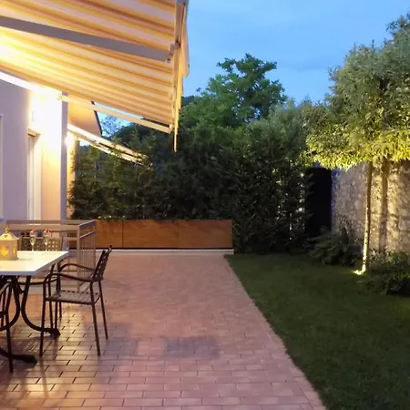 Millyholidays - Apartment Sunflower - Center - Nearby Beach - Private Garden - Spa Pool Bardolino Exterior photo