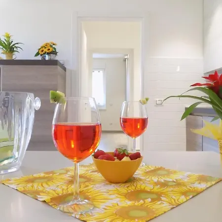 Millyholidays - Apartment Sunflower - Center - Nearby Beach - Private Garden - Spa Pool Bardolino Exterior photo