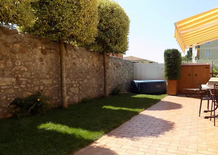 Millyholidays - Apartment Sunflower - Center - Nearby Beach - Private Garden - Spa Pool