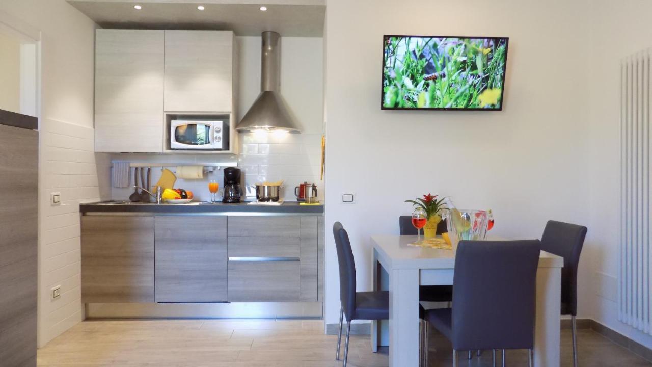 Millyholidays - Sunflower - Center - Nearby - Private Garden - Pool Appartamento Bardolino