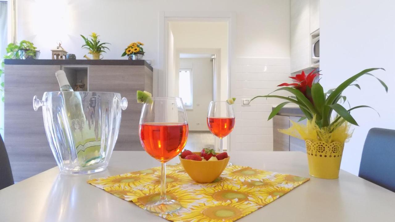 Millyholidays - Sunflower - Center - Nearby - Private Garden - Pool Appartamento Bardolino